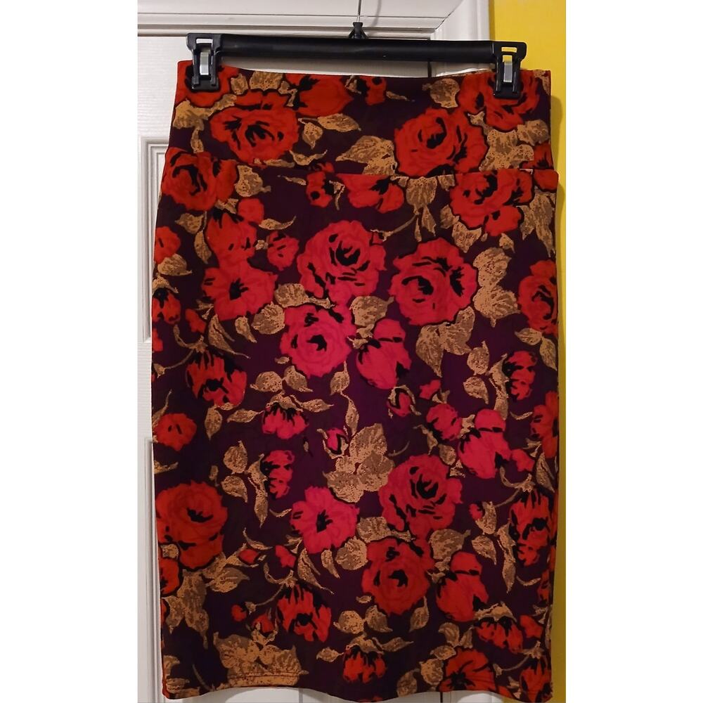 Pre-Loved LuLaRoe Cassie Pencil Skirt. Size M. Floral Print.